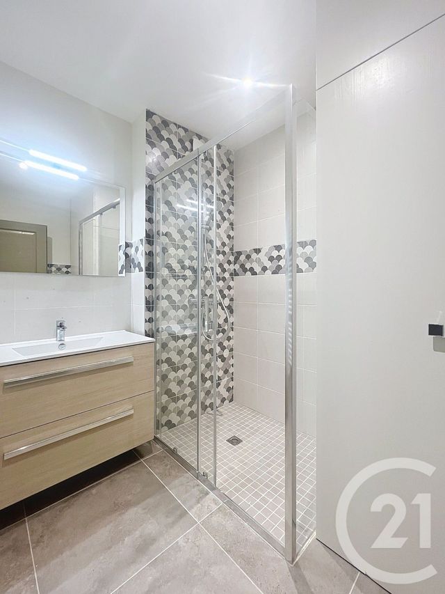 Afficher la photo en grand Appartement T3 à louer - 3 pièces - 63.19 m2 - STE LIVRADE SUR LOT - 47 - AQUITAINE - Century 21 Bastien Gonzalez