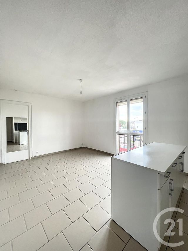 Appartement T1 à louer - 2 pièces - 36.07 m2 - VILLENEUVE SUR LOT - 47 - AQUITAINE - Century 21 Bastien Gonzalez
