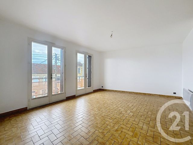 Appartement T2 à louer - 2 pièces - 57.05 m2 - VILLENEUVE SUR LOT - 47 - AQUITAINE - Century 21 Bastien Gonzalez