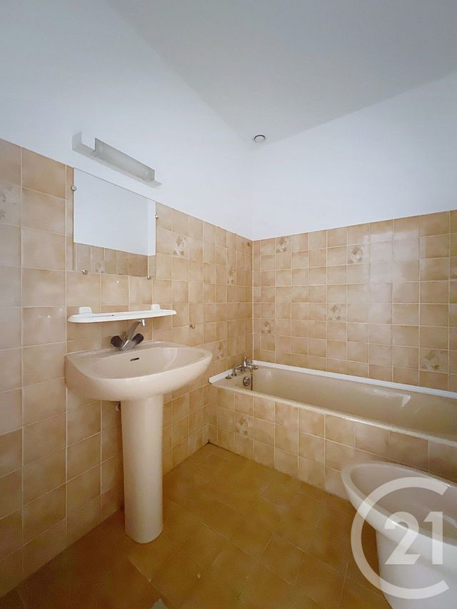 Appartement T2 à louer - 2 pièces - 57.05 m2 - VILLENEUVE SUR LOT - 47 - AQUITAINE - Century 21 Bastien Gonzalez