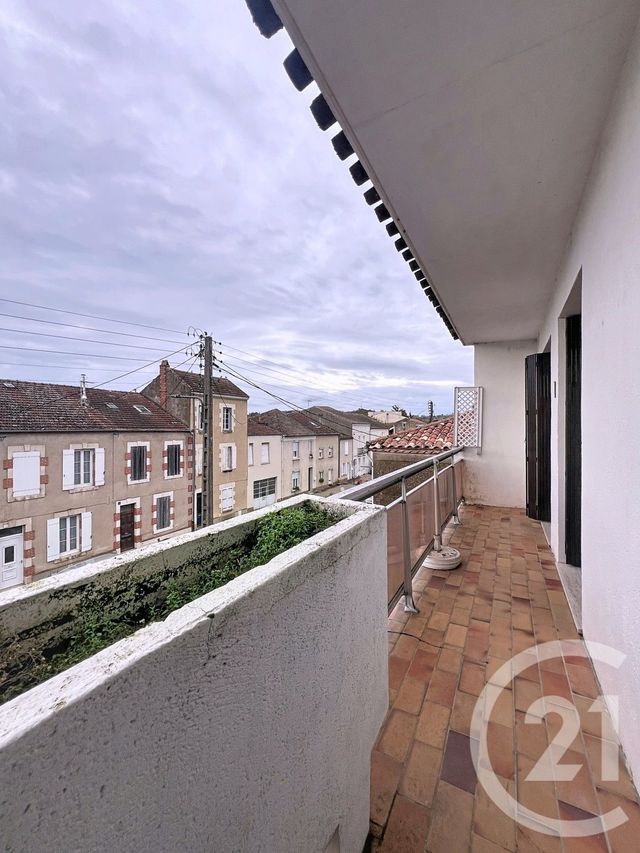 Appartement T2 à louer - 2 pièces - 57.05 m2 - VILLENEUVE SUR LOT - 47 - AQUITAINE - Century 21 Bastien Gonzalez