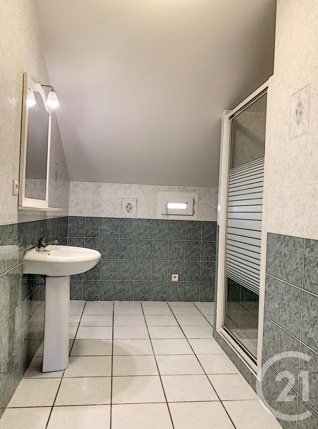 Appartement T4 à louer - 4 pièces - 110.71 m2 - STE LIVRADE SUR LOT - 47 - AQUITAINE - Century 21 Bastien Gonzalez Appartement T4 à louer - 4 pièces - 110.71 m2 - STE LIVRADE SUR LOT - 47 - AQUITAINE - Century 21 Bastien Gonzalez
