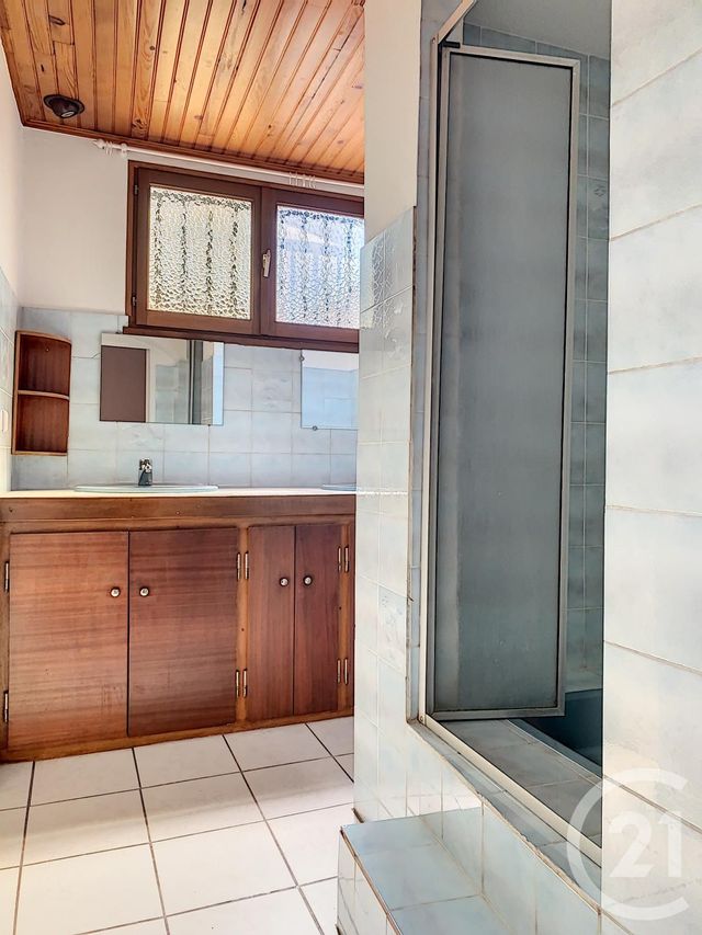 Appartement T4 à louer - 4 pièces - 110.71 m2 - STE LIVRADE SUR LOT - 47 - AQUITAINE - Century 21 Bastien Gonzalez Appartement T4 à louer - 4 pièces - 110.71 m2 - STE LIVRADE SUR LOT - 47 - AQUITAINE - Century 21 Bastien Gonzalez